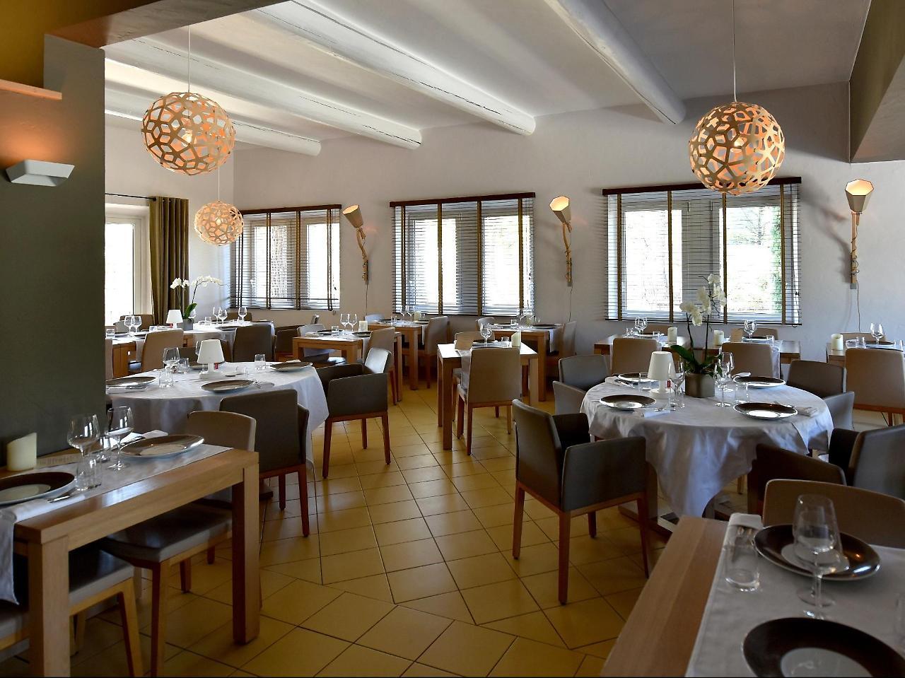 Hotel Carcarille Restaurant Le C 戈尔德 外观 照片